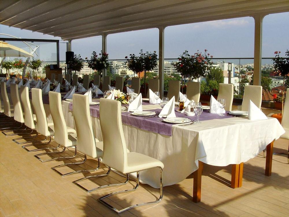 فندق مارشال غاردن بوخارست المظهر الخارجي الصورة The Sky Bar