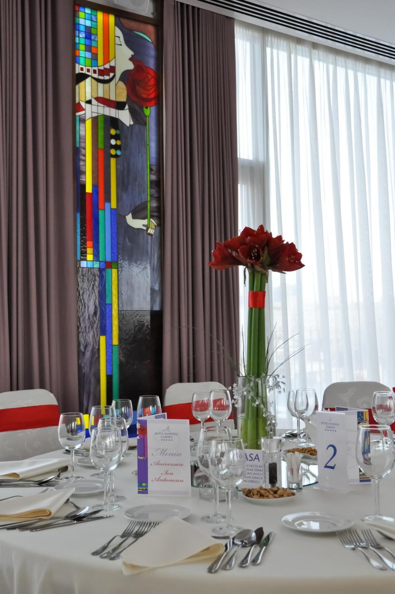 فندق مارشال غاردن بوخارست المظهر الخارجي الصورة The interior of the hotel