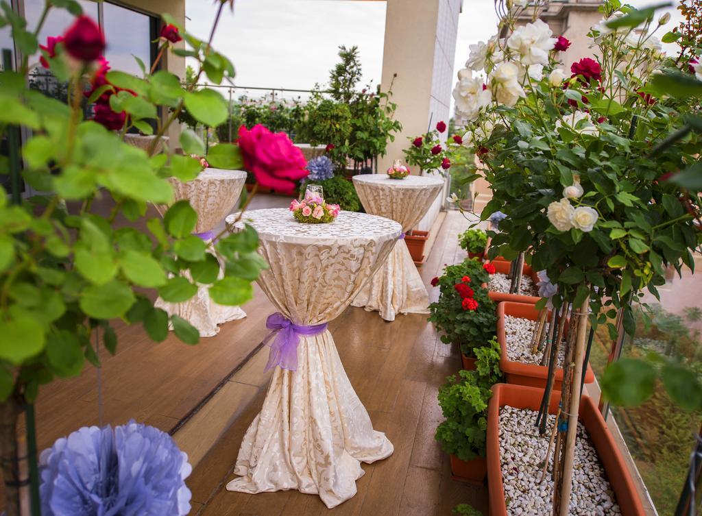 فندق مارشال غاردن بوخارست المظهر الخارجي الصورة A balcony garden