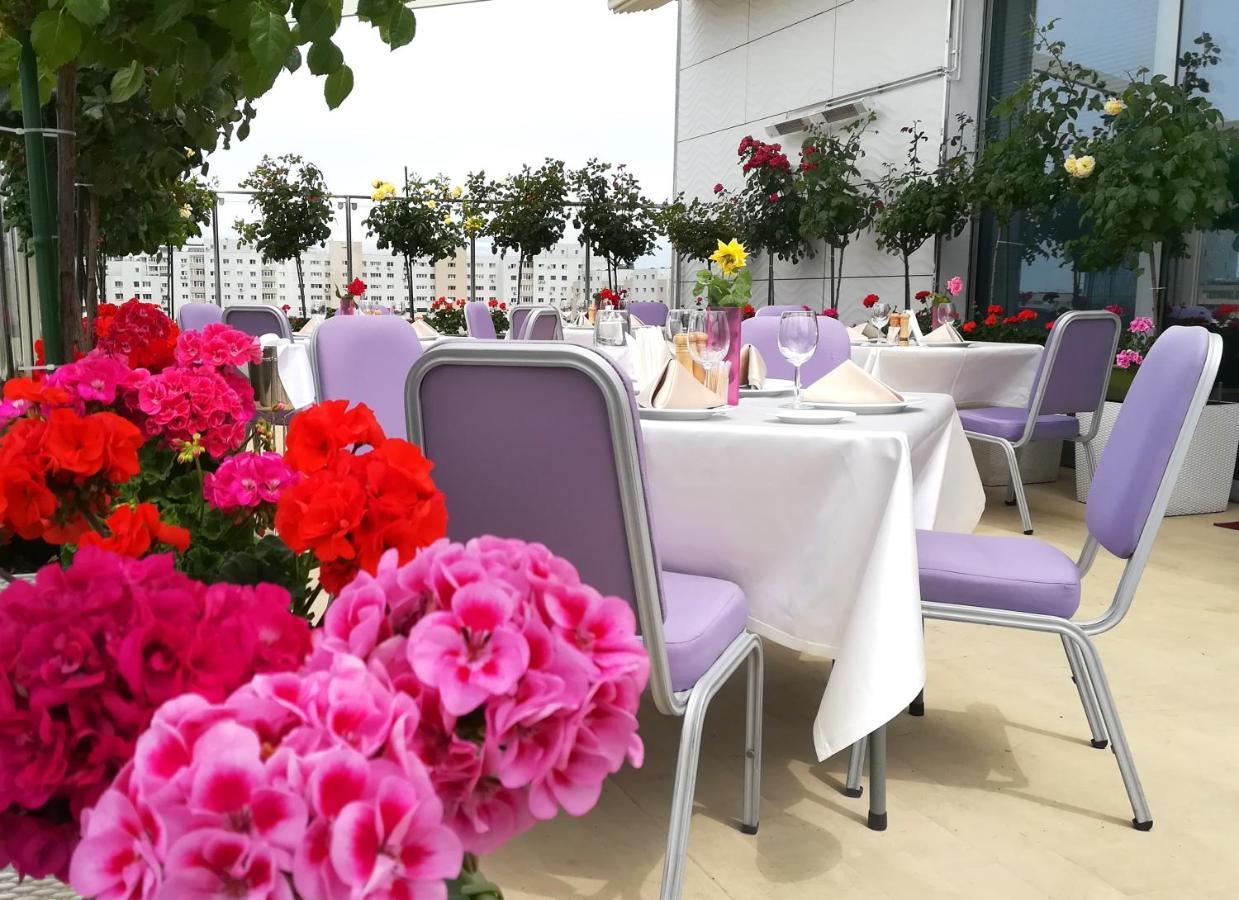 فندق مارشال غاردن بوخارست المظهر الخارجي الصورة The terrace of the restaurant