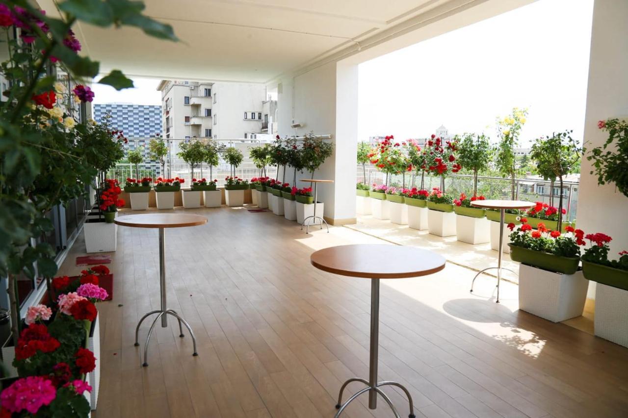 فندق مارشال غاردن بوخارست المظهر الخارجي الصورة The balcony of the 101st floor